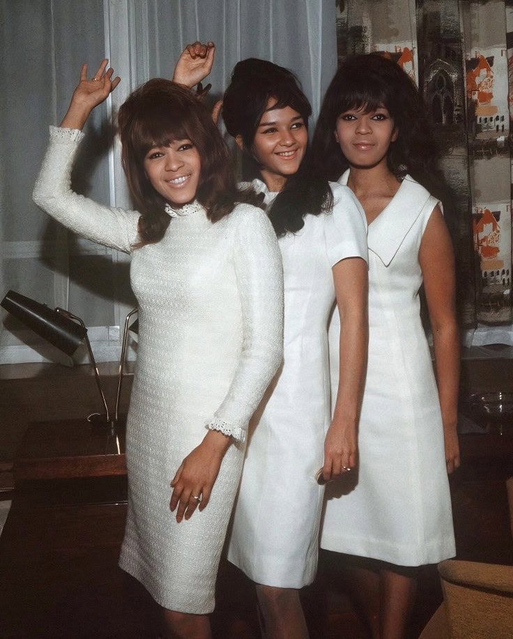 The Ronettes – Sleigh Ride (1963)